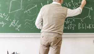 Prima de pensionare a profesorilor, în așteptarea unui răspuns. Ce se întâmplă cu plata celor două salarii de bază