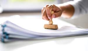 Ce se întâmplă cu un credit când titularul moare. Cât pot fi obligați moștenitorii să plătească