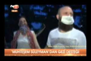 Proteste violente în Turcia!  Halit Ergenc, actorull din Suleyman Magnificul, a ieşit în stradă alături de demonstranţi / Video