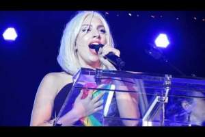 Lady Gaga a "înmuiat" inima homosexualilor! Gestul emoţionant făcut de artistă a făcut înconjurul lumii / Video
