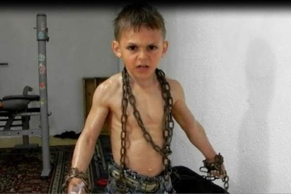 ŞOCANT. Imagini cu Micul Hercule din Olt au invadat din nou internetul / VIDEO