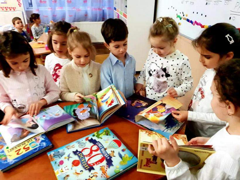 Cu ce se curăță carioca, pixul și cerneala de pe haine. Ai deja soluția &icirc;n casă