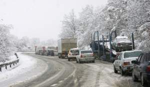 Ningeee! Vortexul s-a rupt, meteorologii anunţă prima ninsoare adevărată în România