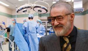 Gigi BECALI a ieșit din operație și a plecat direct acasă. A fost operat de un neurochirurg preot: Am luat 4 frați cu mine la spital, călugării mei