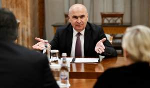 Guvernul a pregătit o nouă ordonanță trenuleț. Se îngheață salariile și se elimină sporurile