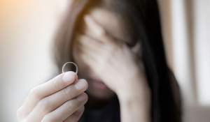 DIVORŢUL ANULUI anului în lumea mondenă de la noi! Au pus capăt unei căsnicii de 10 ani, deşi au împreună TREI COPII!