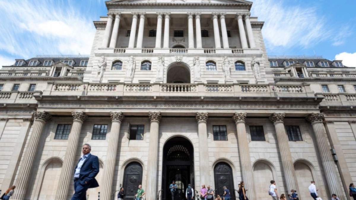 Banca Angliei este așteptată să mențină dob&acirc;nda la 3,75%, &icirc;n ciuda scumpirii petrolului și gazelor
