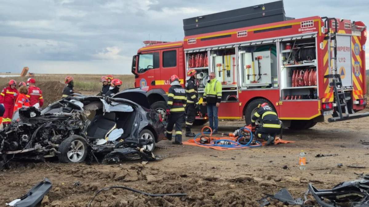 Cine sunt victimele accidentului grav din Iași. 3 morți după ce un autoturism şi un camion s-au ciocnit violent. Imagini șocante de la fața locului FOTO