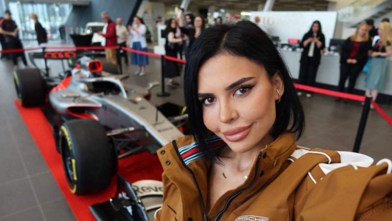 Andreea Popescu și-a făcut schimbare de look! Influencerița are părul lung