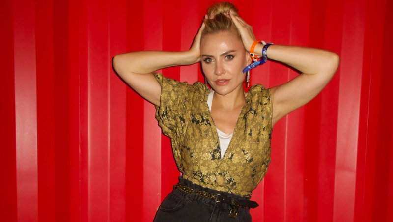 Adina Buzatu a trecut printr-un incident în aeroport, la plecarea din Cluj! Un bărbat a avut un comportament dubios: ”Am simțit că-mi explodează capul”