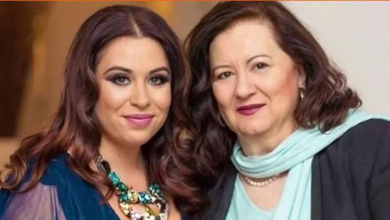 Momente dificile pentru Oana Roman! Vedeta a făcut parastasul de doi ani al mamei sale