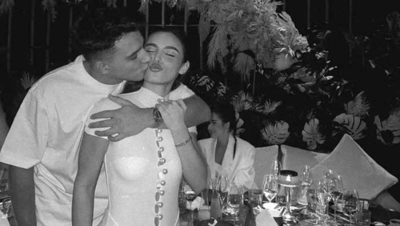 Alexia Eram își sărbătorește iubitul. Cele mai romantice imagini cu cei doi