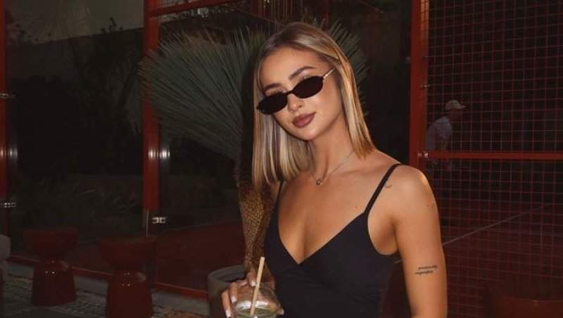 Probleme mari în familia Iulianei Beregoi, după ultimele scandaluri. Mașina pe care le-a dăruit-o părinților ei ar fi fost confiscată de autorități