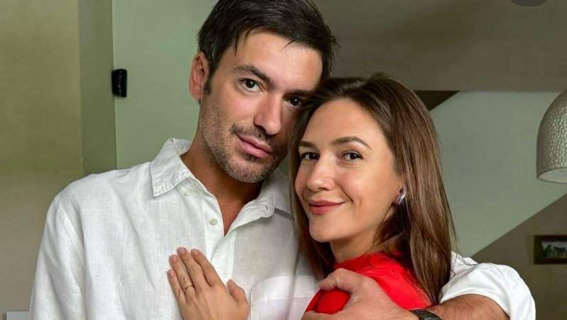 Ce au vorbit Adela Popescu și Radu Vâlcan la telefon în urmă cu câteva minute! Prezentatorul este în Thailanda, filmează Insula Iubirii