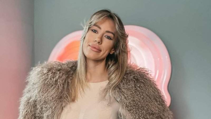 Soția lui Dani Oțil, apariție spectaculoasă, la un eveniment. Prezentatorul TV: „Dacă întreabă Mădălina Ghenea de mine, sunt însurat”