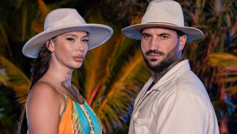 Imagini de la cununia civilă a Arminei și a lui Marcel de la Insula Iubirii. Cei doi s-au căsătorit după un an de relație
