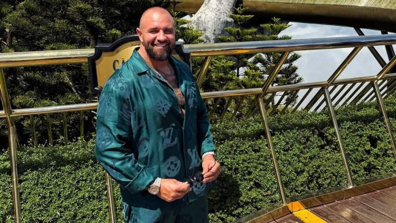 Cea mai romantică imagine cu Alex Bodi și iubita! Au dat frâu liber pasiunii!