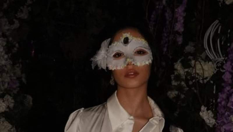 Ianca Simion a făcut furori la balul mascat unde toată lumea bună din București a participat. Fiica lui Răzvan Simion a strălucit