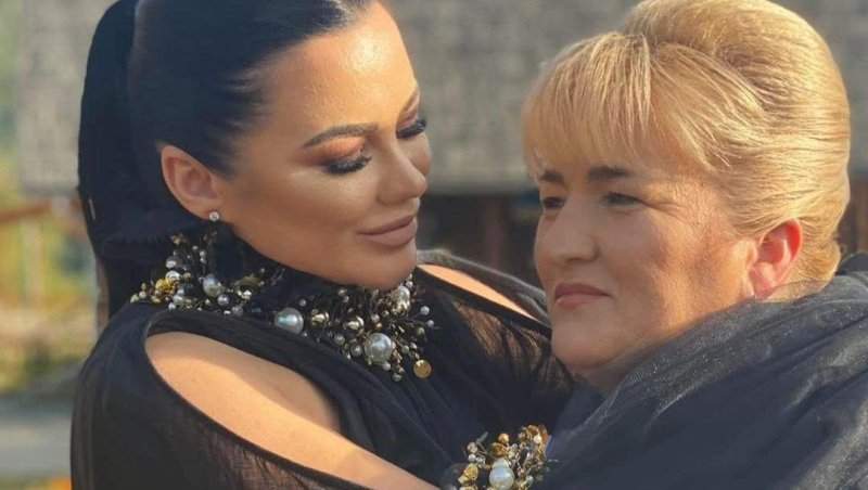 Carmen de la Sălciua își sărbătorește mama! Ce urare inedită i-a făcut celei mai importante femei din viața ei