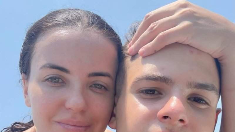 Fiul Mădălinei Apostol, din ce în ce mai afectat de moartea mamei sale. Vedeta s-a stins din viață în urmă cu 10 zile