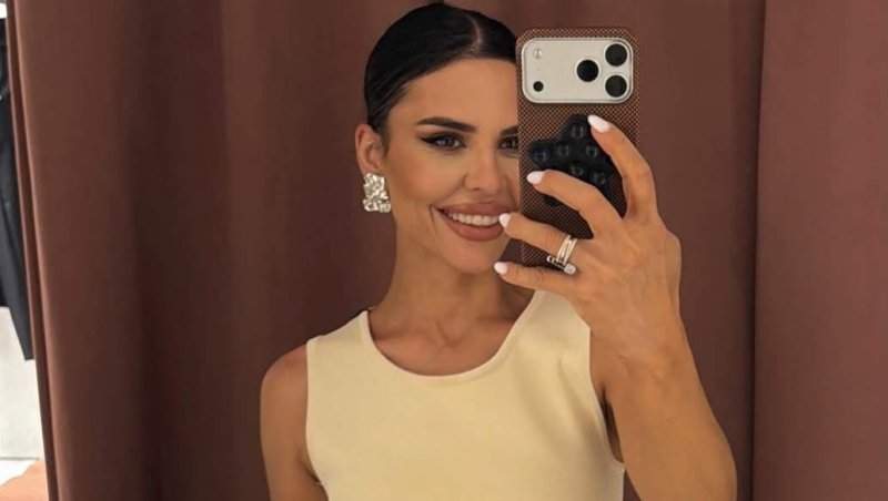 Toată lumea crede că Andreea Popescu se gândește la un bărbat! De fapt, ea se gândește la altceva