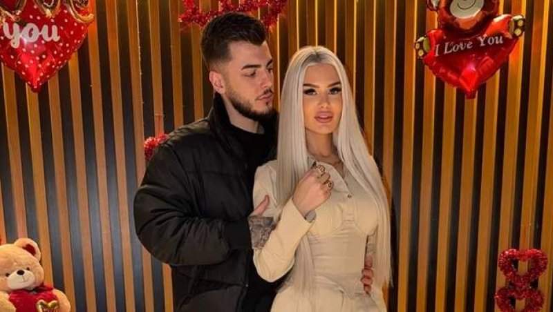 Emre Munir o ironizează pe Andreea BLD, după ce numele ei a apărut într-un dosar de proxenetism. Mesajul lui subtil
