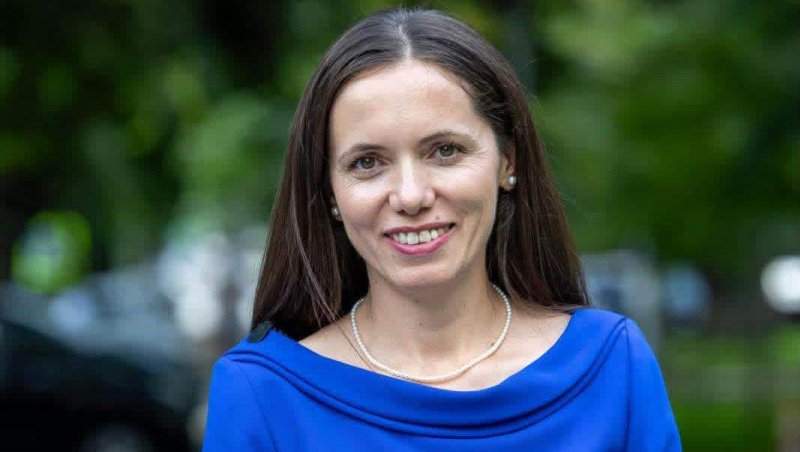 Cât costă rochia purtată de Mirabela Grădinaru la Chișinău. Prima Doamnă a ales aceeași ținută ca la Casa Albă