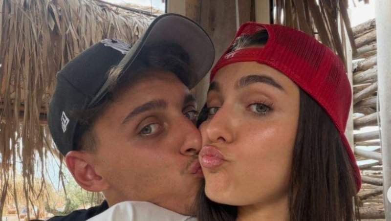 Cât de romantici sunt Alexia Eram și iubitul! Tonghi o soarbe din priviri pe influenceriță | FOTO