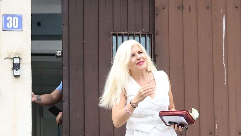 Elena Udrea a răbufnit! Ce a călcat-o pe nervi: ”A trebuit să o trezesc pe Eva”