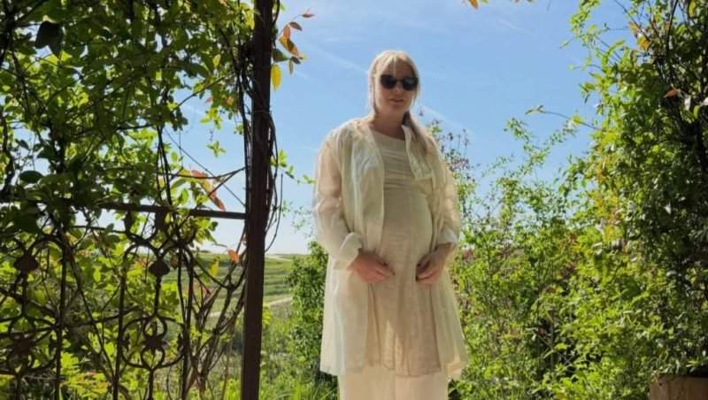 Cele mai frumoase imagini cu burtica de graviduță a Laurei Cosoi! Vedeta și-a impresionat profund fanii