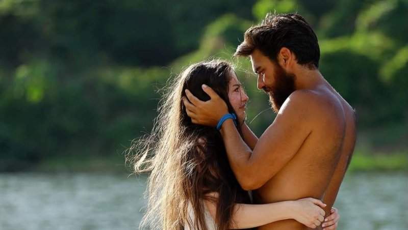 Un fost concurent de la Survivor și-a cerurt iubita în căsătorie! Imagini inedite cu cei doi îndrăgostiți