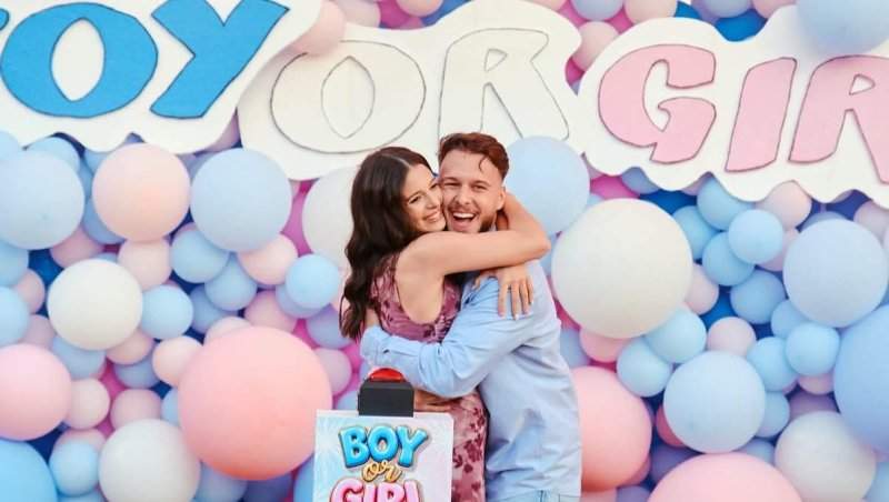 Ariana și Mitzuu de la Power Couple au dezvăluit sexul bebelușului! Imagini inedite de la gender reveal
