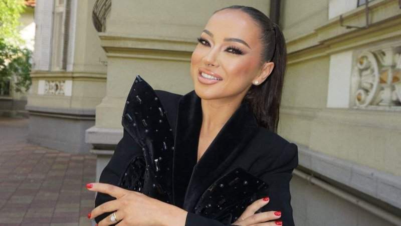 Geanta Vlăduței Lupău, furată în timp ce artista susținea un concert important! Costă mii de euro