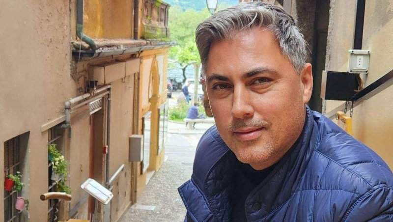 Alex Ciucu, urare de Crăciun cu fetele! Un detaliu însă ridică semne de întrebare