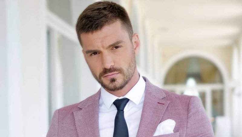 Ce se întâmplă între Bogdan Vlădău și una dintre tinerele care au participat la retreat? Ce gesturi a facut acesta