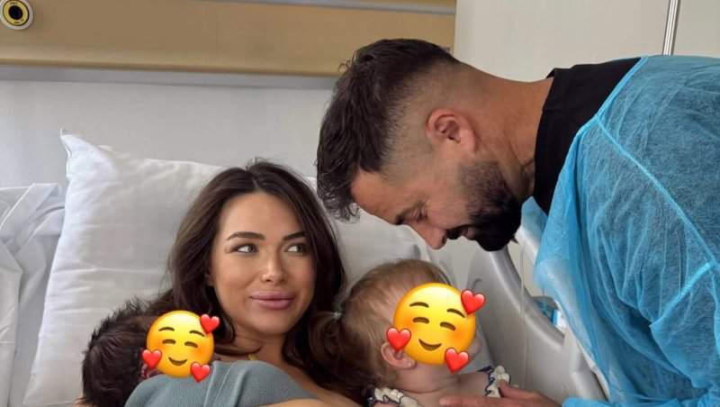 Iustina Loghin de la Insula Iubirii le-a răspuns celor care au pus-o la zid, pentru că s-a machiat înainte de naștere: "Nu am pomenit așa ceva"