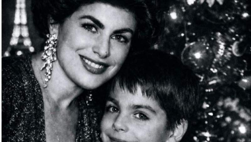 Cât de mult îi seamănă Maurice Munteanu mamei sale! Imagine rară cu cei doi