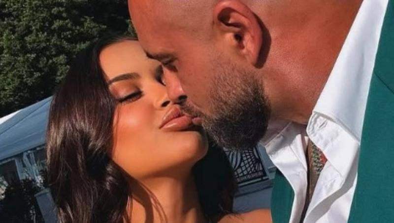 Dovada că Alex Bodi este un adevărat gentleman! Își surprinde iubita oriunde s-ar afla