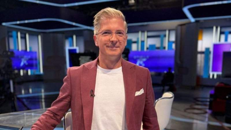 Marius Niță, mărțișor inedit! Cum le-a urat “Primăvară frumoasă” prezentatorul de la Antena Stars tuturor doamnelor