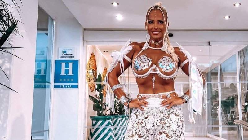 Anda Adam a slăbit mult! Cât de bine arată artista în costum de baie | FOTO