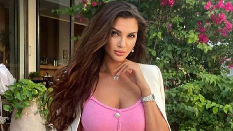 Ramona Gabor a rămas fără Facebook! Sora Monicăi Gabor s-a trezit cu conturile sparte