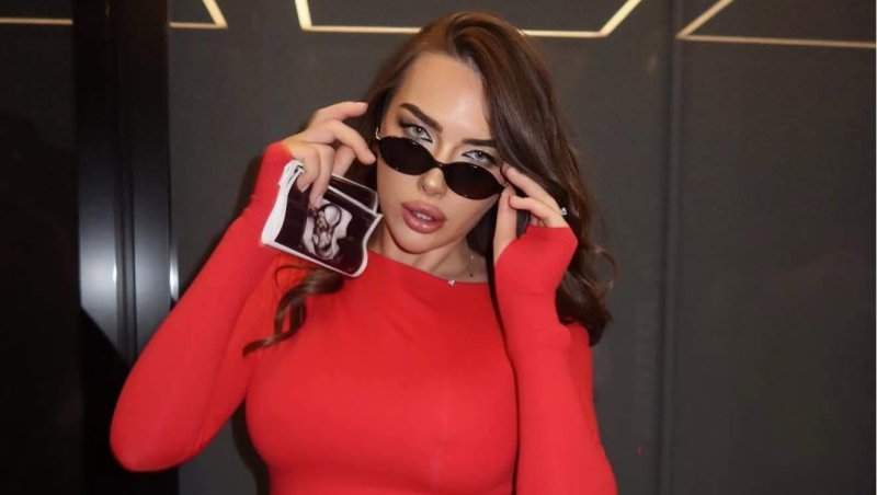 Iustina Loghin de la Insula Iubirii se confruntă cu probleme în sarcină! Șatena nu se simte bine deloc: “Mă doare capul…”