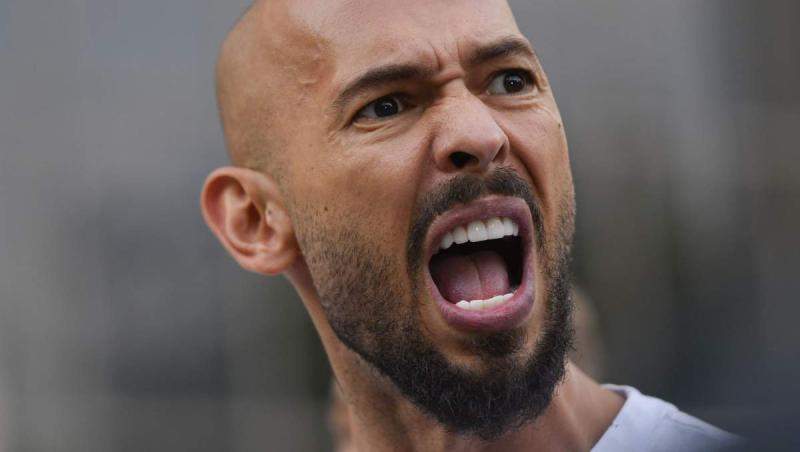 Andrew Tate, surprins în momentul arestării în SUA. Ce a încercat să facă înainte de a fi încătușat