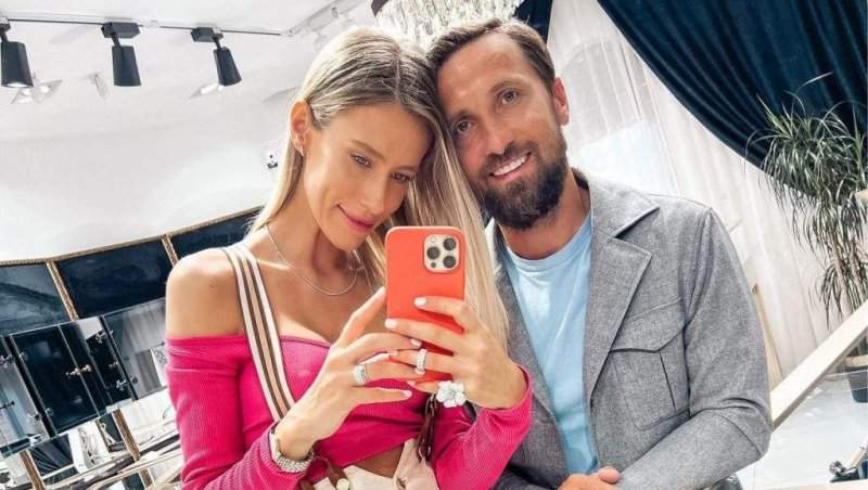 Cum a reacționat Dani Oțil, atunci când s-a spus că locuia într-o vilă de lux, în Corbeanca. Prezentatorul și familia lui s-au mutat la apartament