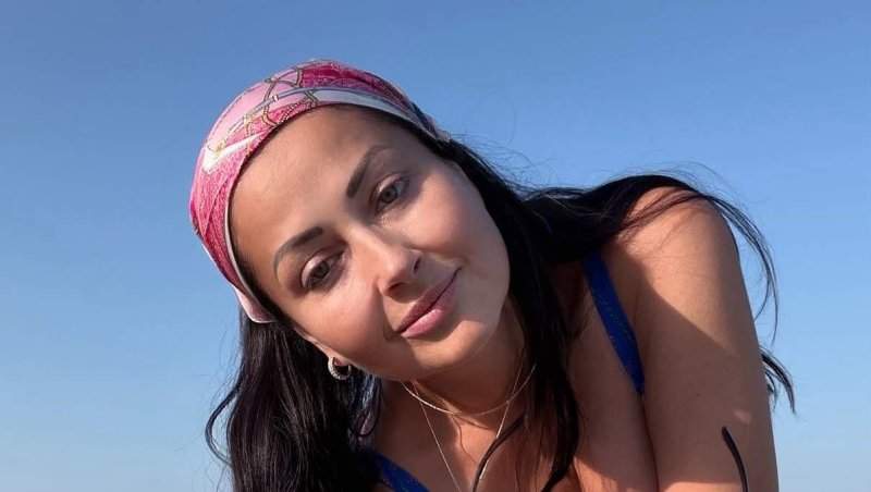 Gabriela Cristea, în cea mai bună formă! Prezentatoarea a făcut furori într-un costum de baie din două piese