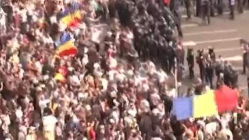 Bătaie în Piața Victoriei, la protest. A fost nevoie de intervenția jandarmilor