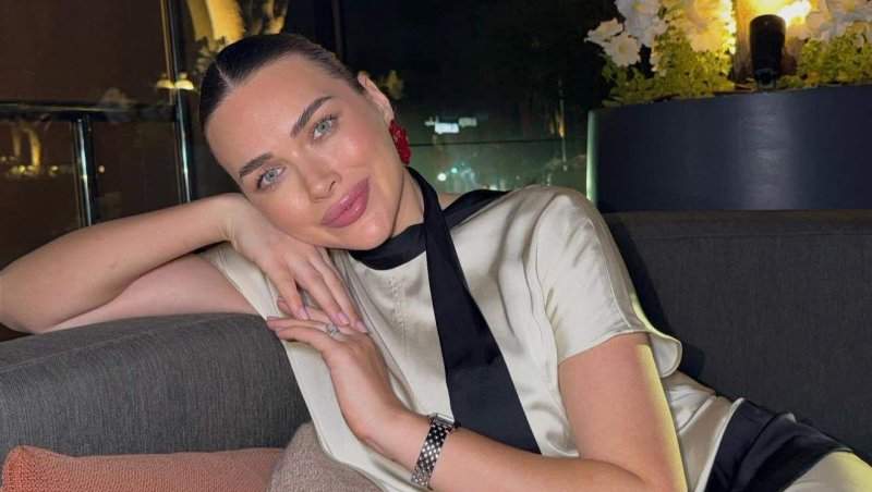 Iustina Loghin a primit o nouă alertă, în Dubai! Mesajul care a băgat-o în sperieți pe fosta concurentă de la Insula Iubirii