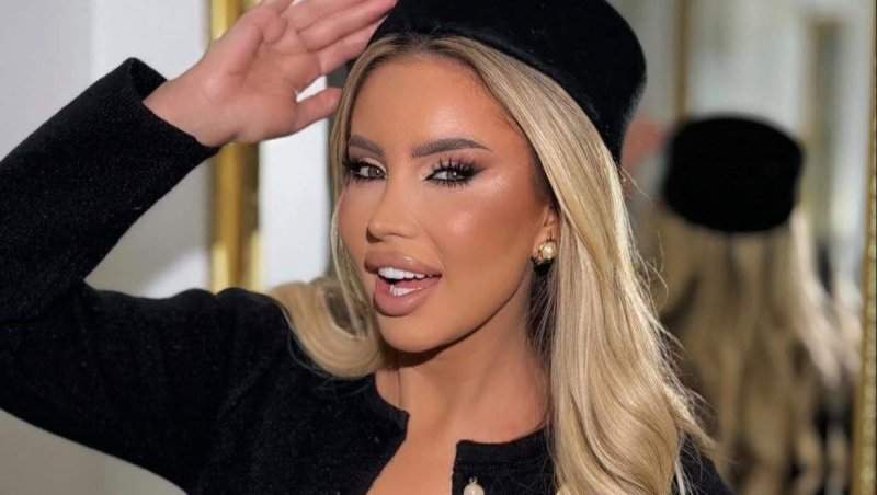 Roxana Vașniuc, mai senzuală ca niciodată! S-a pozat în cea mai sexy lenjerie