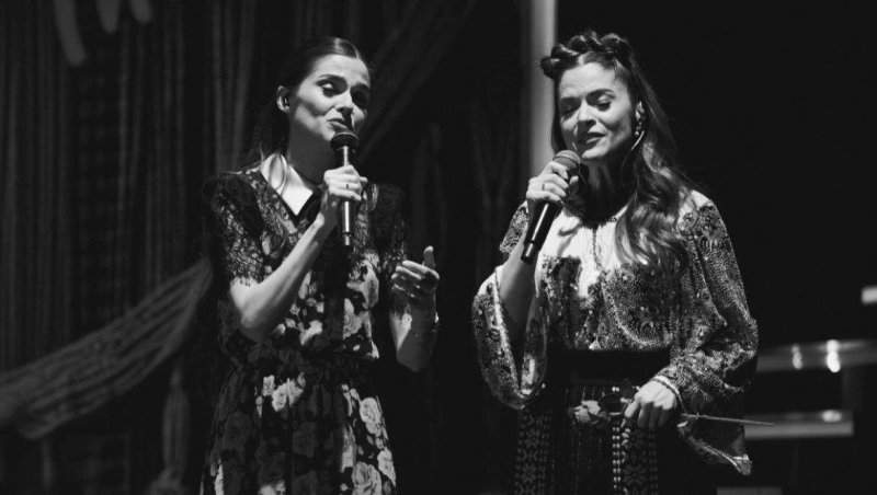 Imagini rare cu Theo Rose și sora ei! Artista i-a scris un mesaj emoționant Ralucăi Diaconu, de ziua ei de naștere