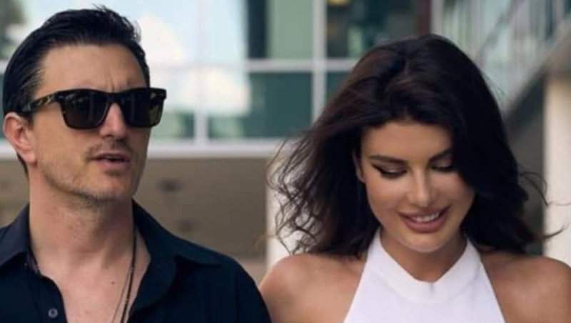 Cum arată soția lui Dragoș Săvulescu într-un costum de baie minuscul